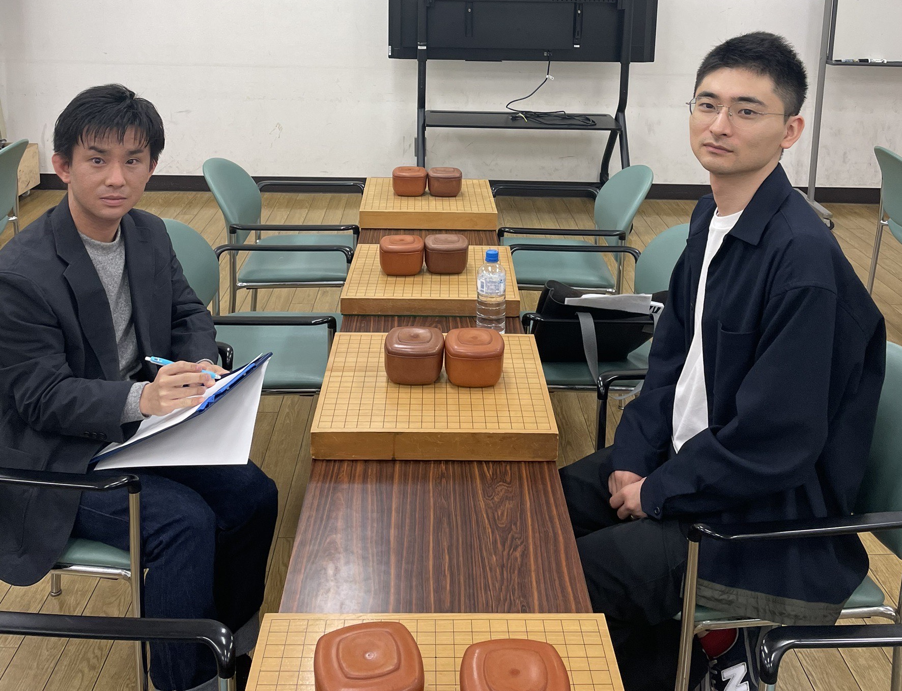 平田智也八段と齋藤藍杜のインタビュー写真